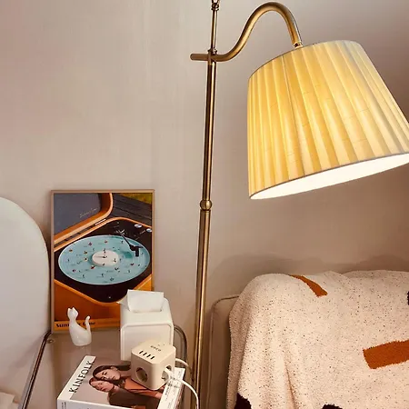 Cozy Guesthouse, 10 Minutes From Snu Entrance Station, Accommodation In Sharosu-Gil, Ott, Nespresso Machine, Within 25 Minutes By Subway To Hongdae, Gangnam, Seongsu, Gwanaksan, Up To 5 People