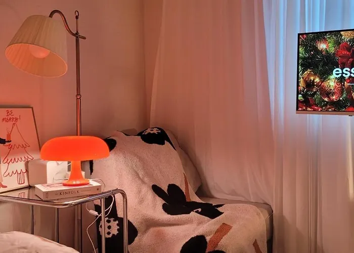 Apartment Cozy Guesthouse, Modern Style, 10 Minutes From Number 2 Line, Sharosu-gil, Welcome Food, Ott, Nespresso Machine, Close To Hongdae, Gangnam, Seongsu, Up To 5 People *