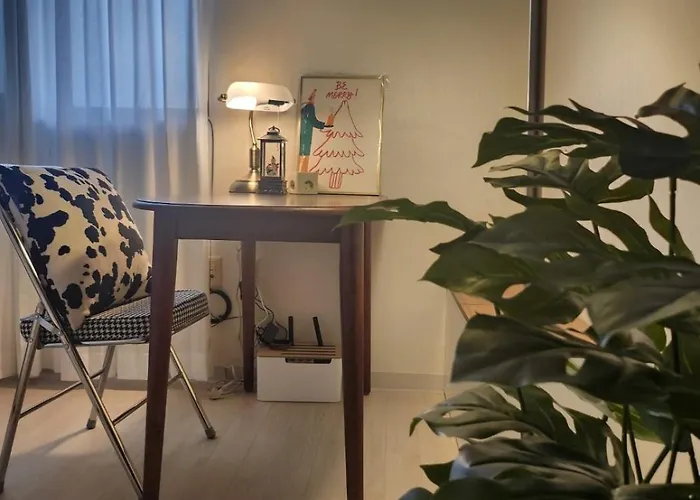 Apartment Cozy Guesthouse, Modern Style, 10 Minutes From Number 2 Line, Sharosu-gil, Welcome Food, Ott, Nespresso Machine, Close To Hongdae, Gangnam, Seongsu, Up To 5 People Seoul