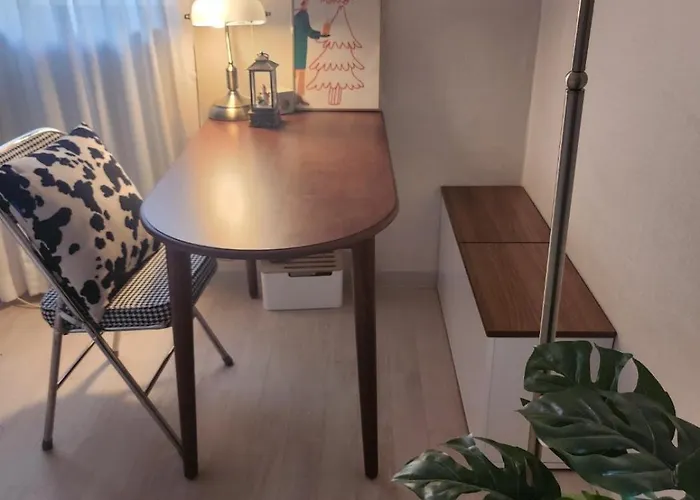 Cozy Guesthouse, Modern Style, 10 Minutes From Number 2 Line, Sharosu-gil, Welcome Food, Ott, Nespresso Machine, Close To Hongdae, Gangnam, Seongsu, Up To 5 People Apartment
