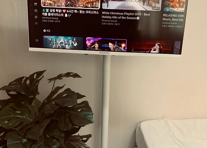 Cozy Guesthouse, Modern Style, 10 Minutes From Number 2 Line, Sharosu-gil, Welcome Food, Ott, Nespresso Machine, Close To Hongdae, Gangnam, Seongsu, Up To 5 People *