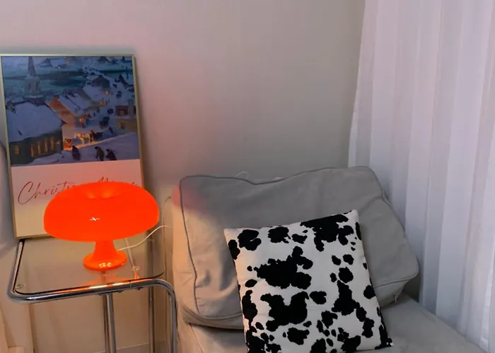 Cozy Guesthouse, Modern Style, 10 Minutes From Number 2 Line, Sharosu-gil, Welcome Food, Ott, Nespresso Machine, Close To Hongdae, Gangnam, Seongsu, Up To 5 People Apartment *