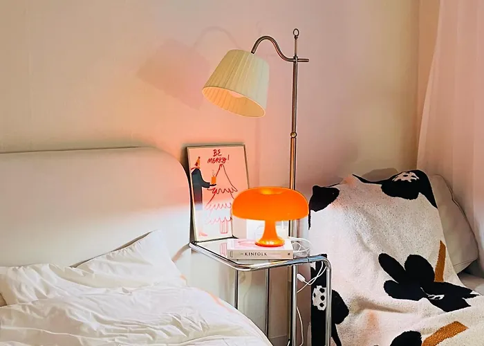 Cozy Guesthouse, Modern Style, 10 Minutes From Number 2 Line, Sharosu-gil, Welcome Food, Ott, Nespresso Machine, Close To Hongdae, Gangnam, Seongsu, Up To 5 People Seoul
