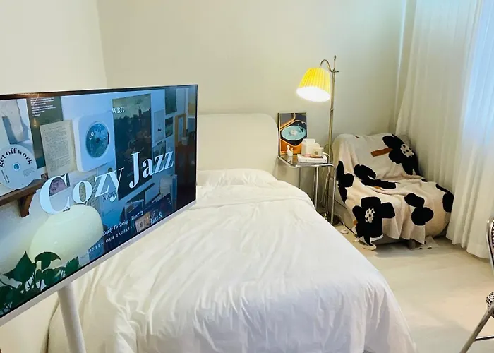 Apartment Cozy Guesthouse, Modern Style, 10 Minutes From Number 2 Line, Sharosu-gil, Welcome Food, Ott, Nespresso Machine, Close To Hongdae, Gangnam, Seongsu, Up To 5 People *