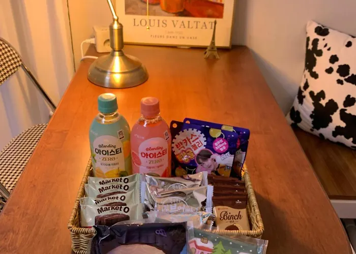 Cozy Guesthouse, Modern Style, 10 Minutes From Number 2 Line, Sharosu-gil, Welcome Food, Ott, Nespresso Machine, Close To Hongdae, Gangnam, Seongsu, Up To 5 People * Seoul